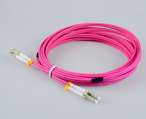 OM4 10G 0.3dB 50/125μm Cordon à fibre optique pour le câblage de fibre de centre de données